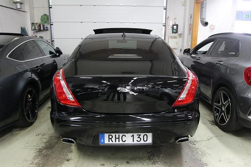 Begagnad Jaguar XJ 275 HK (202 kW) 2014 Svart Sedan