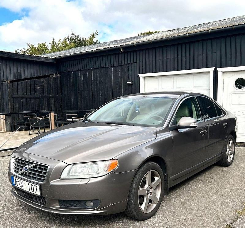 Grå Begagnad 2006 Volvo S80 Summum Sedan | 42 900 kr (Marknadspris) - Bild 1/4