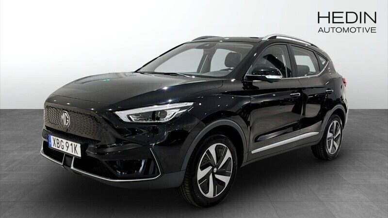 Svart (black) Begagnad 2022 MG ZS Luxury Sedan | 244 900 kr (Bra pris) - Bild 1/4