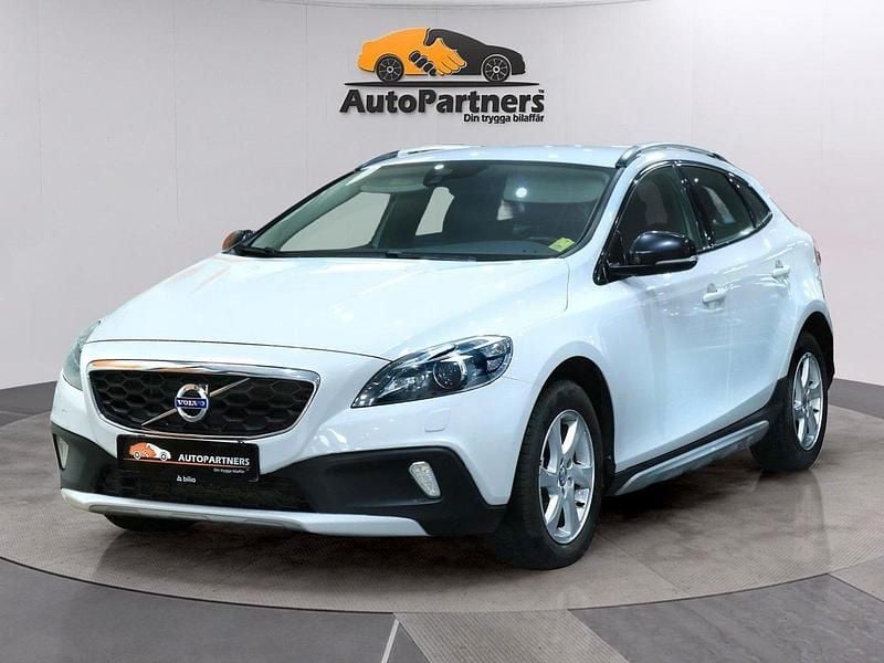 Vit Begagnad 2013 Volvo V40 CC Summum Kombi | 108 900 kr (Marknadspris) - Bild 1/3