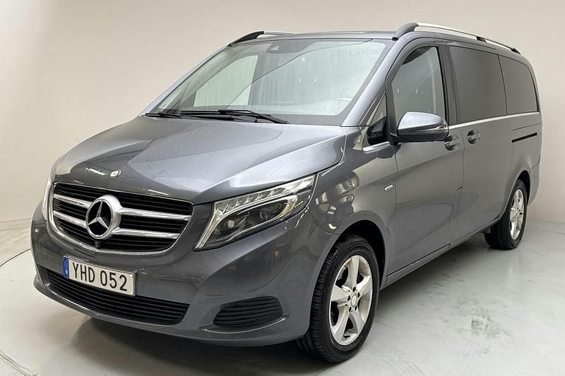 Grå Begagnad 2017 Mercedes V250 Avantgarde Minibuss | 346 000 kr (Superpris) - Bild 1/4