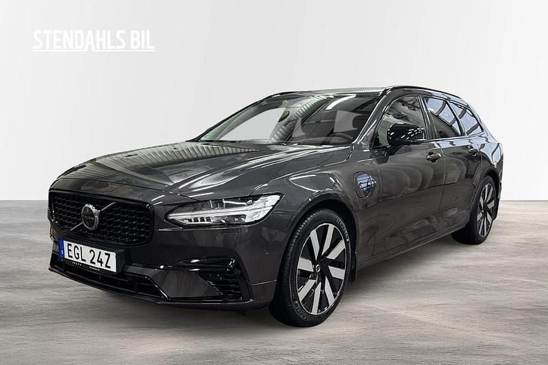 Grå Begagnad 2025 Volvo V90 Plus Kombi | 499 000 kr (Marknadspris) - Bild 1/4