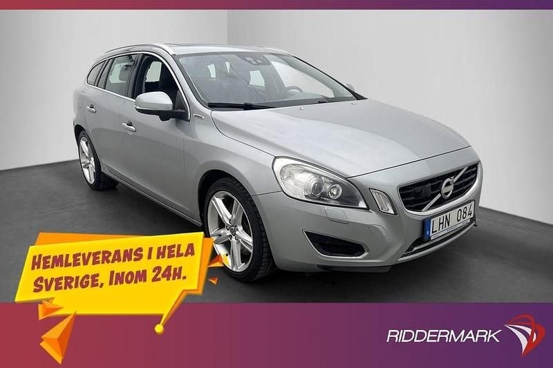Silver Begagnad 2013 Volvo V60 Summum Kombi | 159 800 kr (Marknadspris) - Bild 1/3