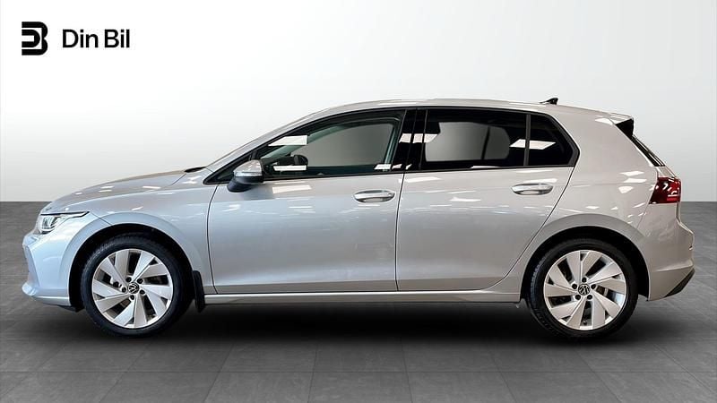 Begagnad VW Golf VIII Edition 150 HK (110 kW) 2024 Silver Halvkombi