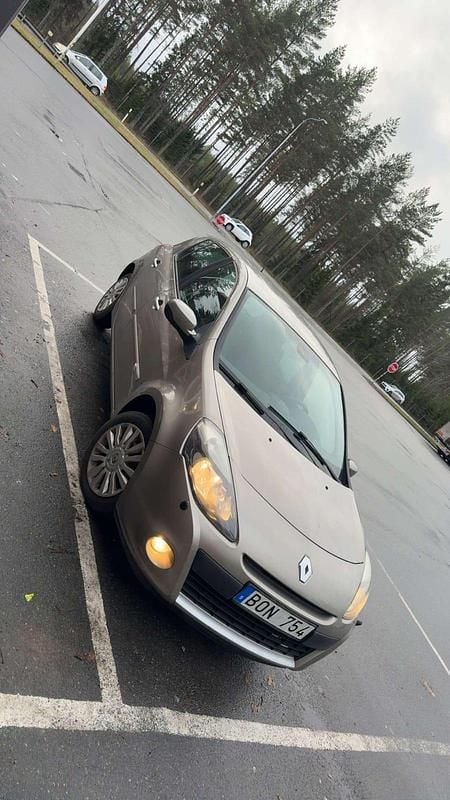 Begagnad Renault Clio R.S. 75 HK (55 kW) 2012 Halvkombi