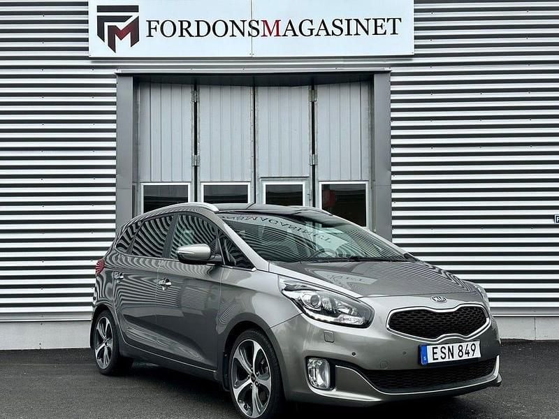 Grå Begagnad 2015 Kia Carens Minibuss | 104 900 kr (Bra pris) - Bild 1/4