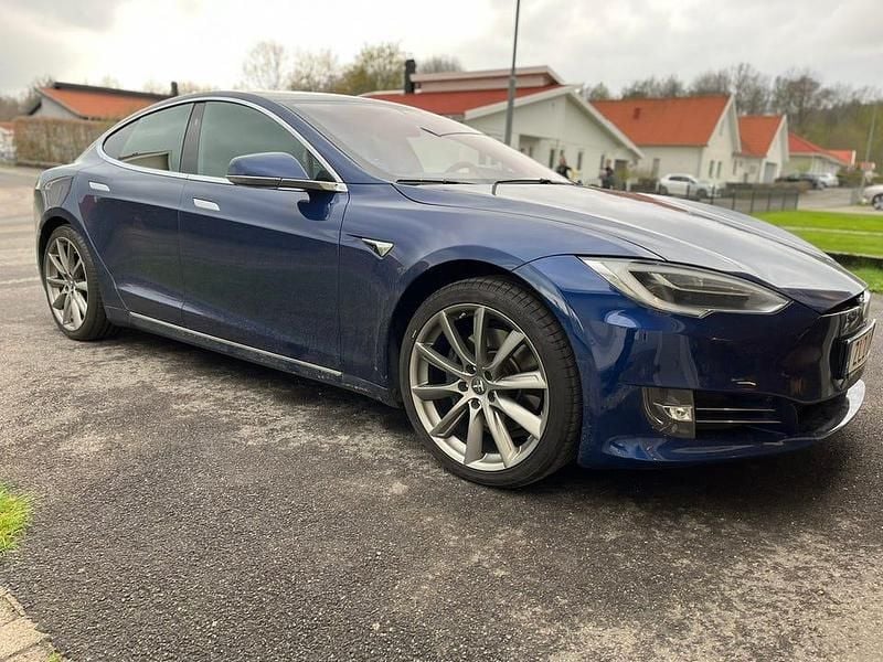 Begagnad 2018 Tesla Model S Halvkombi | 230 000 kr (Lite dyr) - Bild 1/4