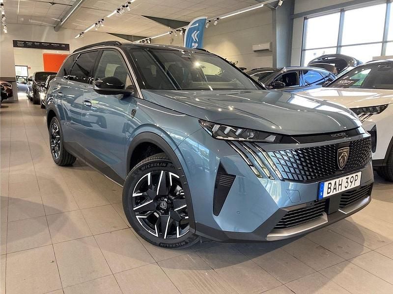 Blå Begagnad 2025 Peugeot 5008 GT Minibuss | 409 900 kr - Bild 1/4