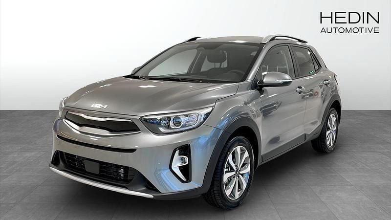 Grå Ny 2025 Kia Stonic Advance SUV | 254 900 kr (Marknadspris) - Bild 1/4