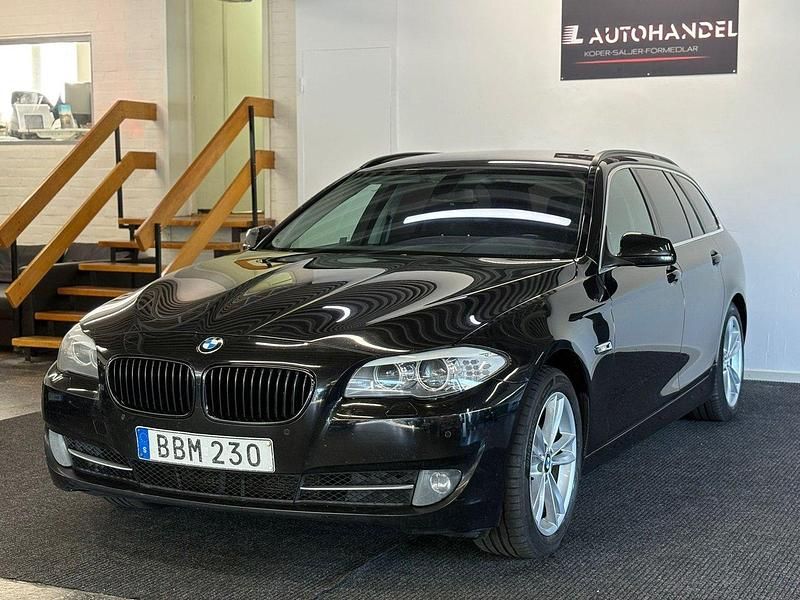 Svart Begagnad 2012 BMW 520 Kombi | 99 900 kr (Marknadspris) - Bild 1/4