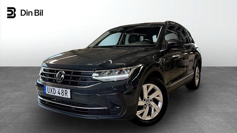 Grå Begagnad 2022 VW Tiguan Life SUV | 299 900 kr (Lite dyr) - Bild 1/4