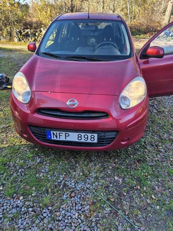 Röd Begagnad 2012 Nissan Micra Halvkombi | 32 000 kr (Marknadspris) - Bild 1/4