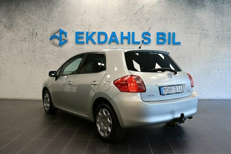 Begagnad Toyota Auris 127 HK (93 kW) 2008 Silver Halvkombi