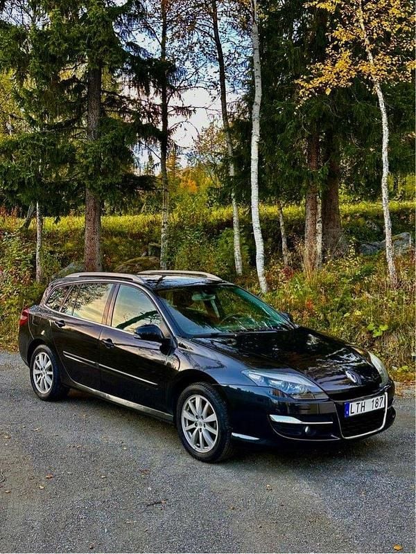 Svart Begagnad 2011 Renault Laguna GrandTour Kombi | 57 000 kr (Marknadspris) - Bild 1/4