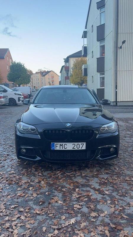 Svart Begagnad 2010 BMW 525 Sedan | 133 000 kr (Marknadspris) - Bild 1/4