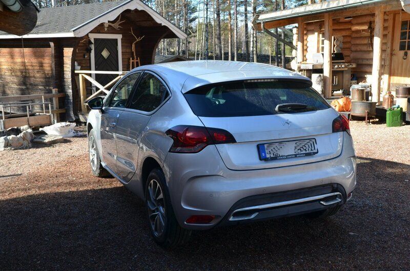 Silver Begagnad 2011 Citroën DS4 Halvkombi | 79 000 kr - Bild 1/4