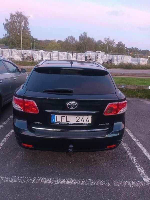 Blå Begagnad 2011 Toyota Avensis Business Edition Kombi | 85 000 kr (Bra pris) - Bild 1/4