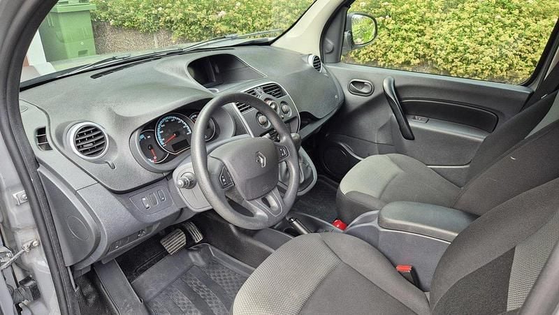 Grå Begagnad 2018 Renault Kangoo | 83 000 kr (Lite dyr) - Bild 1/3