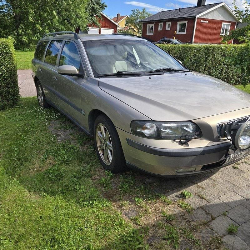 Brun Begagnad 2004 Volvo V70 Business Edition Kombi | 17 000 kr (Bra pris) - Bild 1/4