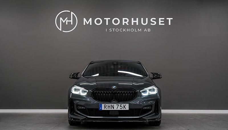 Begagnad BMW 118 Performance 140 HK (102 kW) 2020 Grå Halvkombi