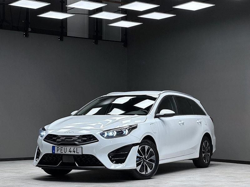 Vit Begagnad 2022 Kia Ceed Advance Kombi | 249 900 kr (Marknadspris) - Bild 1/3