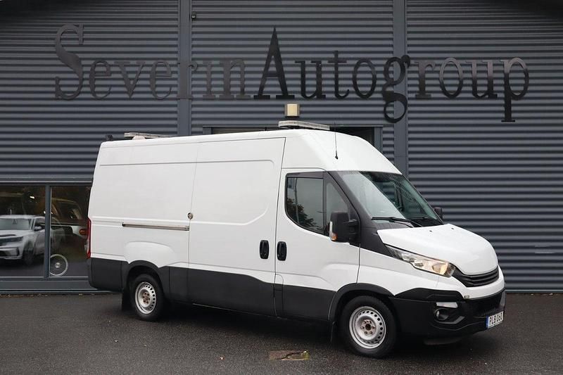 Vit Begagnad 2018 Iveco Daily Van | 189 000 kr (Marknadspris) - Bild 1/4