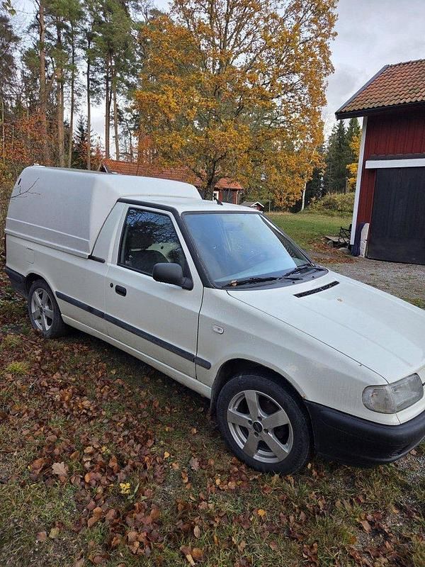 Begagnad 2001 Skoda Pick-up Pickup | 17 500 kr - Bild 1/4