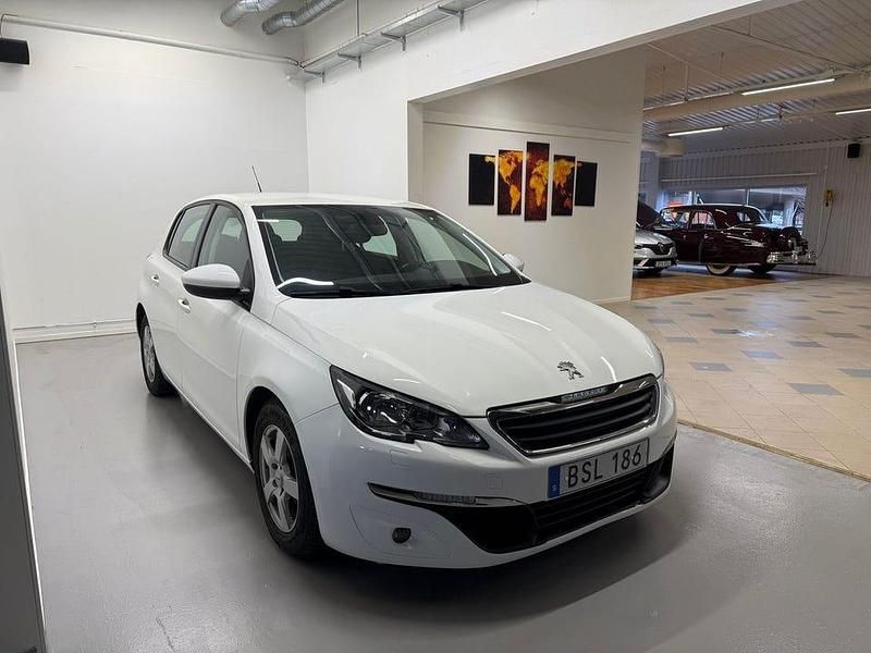 Begagnad Peugeot 308 Active 92 HK (67 kW) 2014 Vit Halvkombi