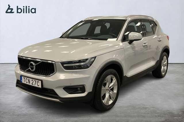 Silver Begagnad 2021 Volvo XC40 Momentum SUV | 249 900 kr (Bra pris) - Bild 1/3