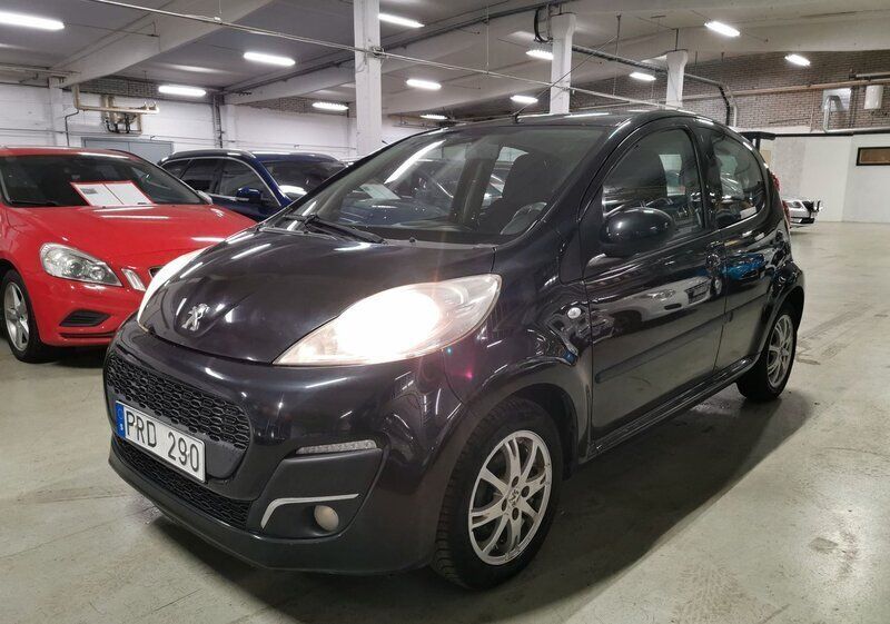 Svart Begagnad 2012 Peugeot 107 Halvkombi | 29 900 kr (Lite dyr) - Bild 1/4