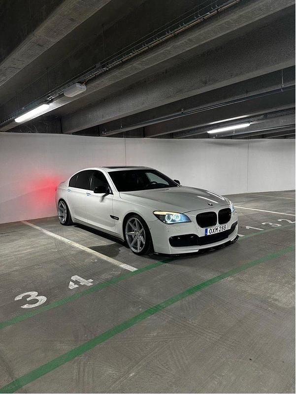 Vit Begagnad 2011 BMW 730 M Sport Sedan | 180 000 kr (Marknadspris) - Bild 1/4