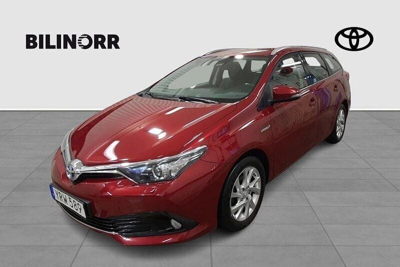 Röd Begagnad 2017 Toyota Auris Touring Sports Active Kombi | 149 900 kr (Marknadspris) - Bild 1/4