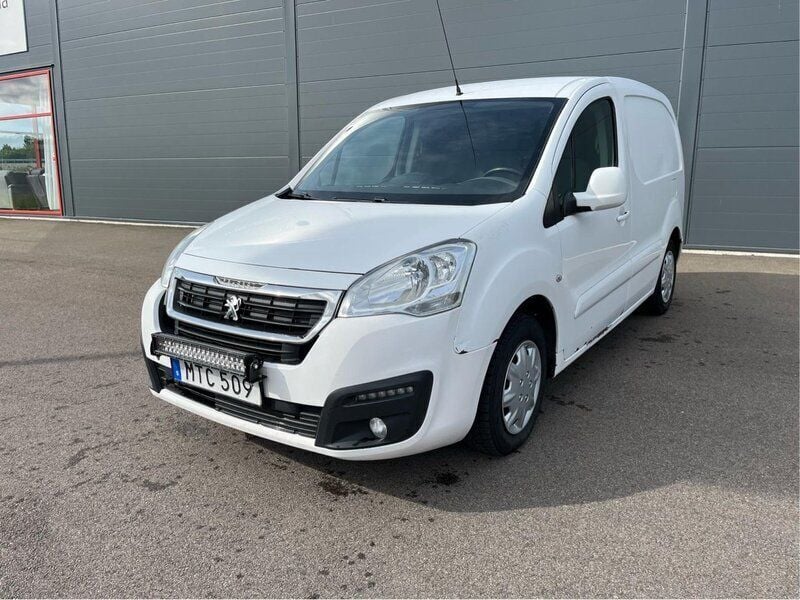 Vit Begagnad 2015 Peugeot Partner Minibuss | 44 900 kr (Marknadspris) - Bild 1/4