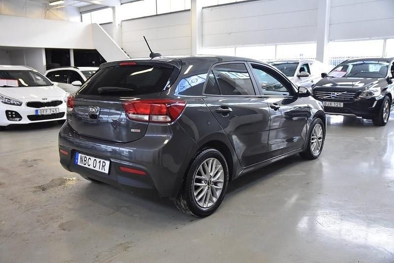 Begagnad Kia Rio 120 HK (88 kW) 2019 Grå Halvkombi