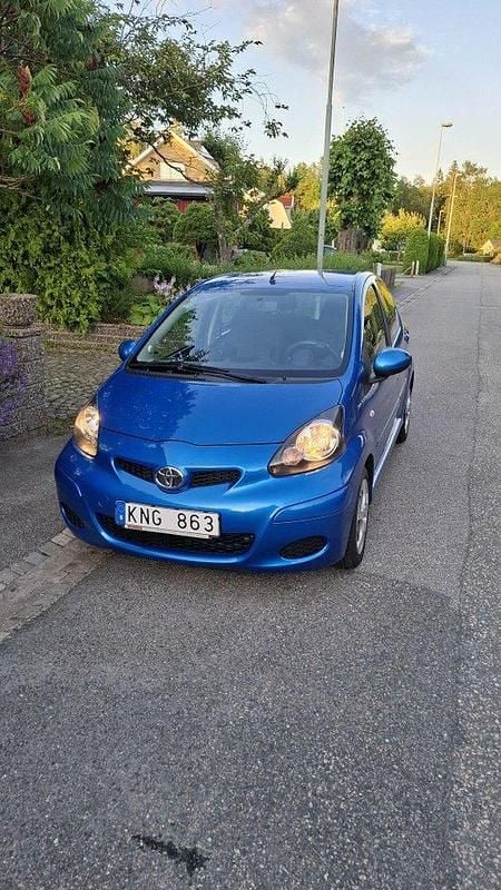 Blå Begagnad 2009 Toyota Aygo Halvkombi | 49 000 kr (Bra pris) - Bild 1/4
