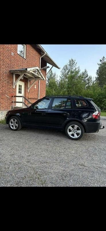 Svart Begagnad 2004 BMW X3 SUV | 35 000 kr (Bra pris) - Bild 1/4