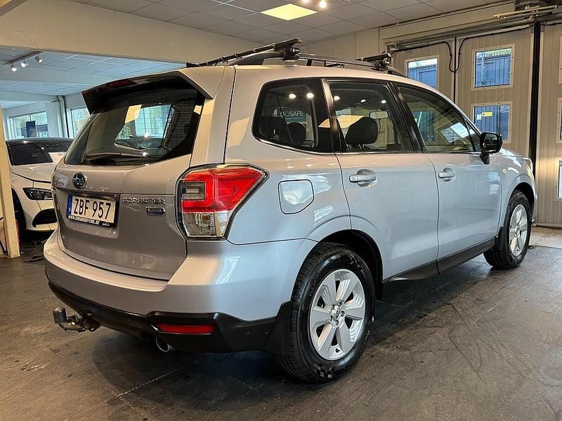 Begagnad Subaru Forester 147 HK (108 kW) 2017 Silver SUV