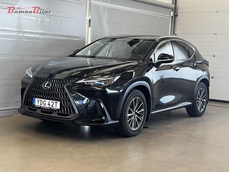 Svart Begagnad 2023 Lexus NX450h+ SUV | 589 900 kr - Bild 1/4