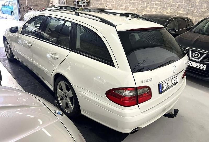 Begagnad Mercedes E200 Classic 184 HK (135 kW) 2009 Vit Kombi