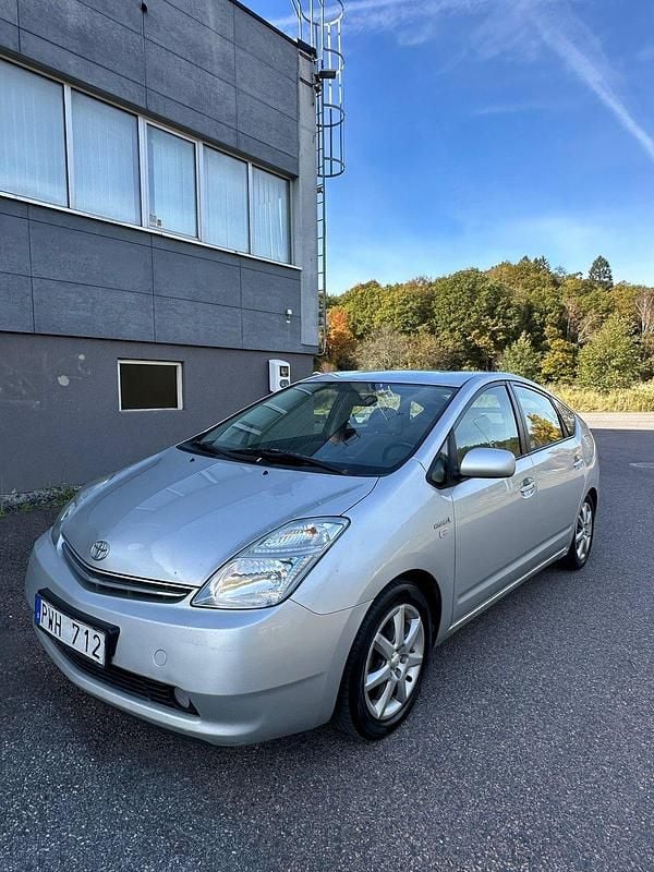 Silver Begagnad 2008 Toyota Prius Halvkombi | 49 000 kr (Marknadspris) - Bild 1/4