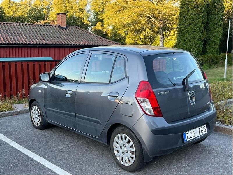Grå Begagnad 2010 Hyundai i10 Halvkombi | 18 000 kr (Bra pris) - Bild 1/4