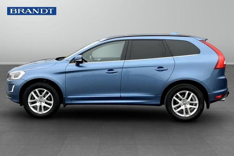 Begagnad Volvo XC60 Momentum 151 HK (111 kW) 2017 Blå SUV