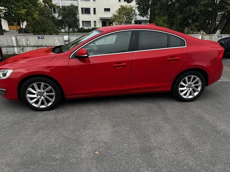Röd Begagnad 2015 Volvo S60 Momentum Sedan | 105 000 kr (Bra pris) - Bild 1/4