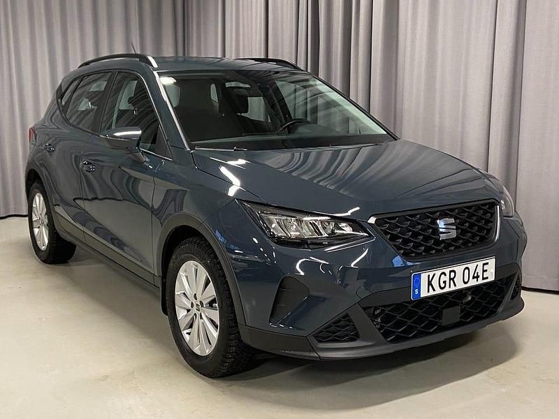 Blå Begagnad 2024 Seat Arona Style SUV | 209 900 kr (Marknadspris) - Bild 1/3