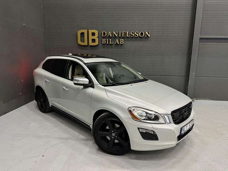 Vit Begagnad 2010 Volvo XC60 R-Design SUV | 89 800 kr (Marknadspris) - Bild 1/4