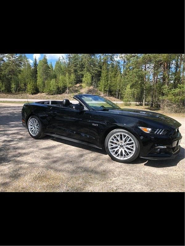 Svart Begagnad 2015 Ford Mustang GT Cab | 395 000 kr (Bra pris) - Bild 1/1