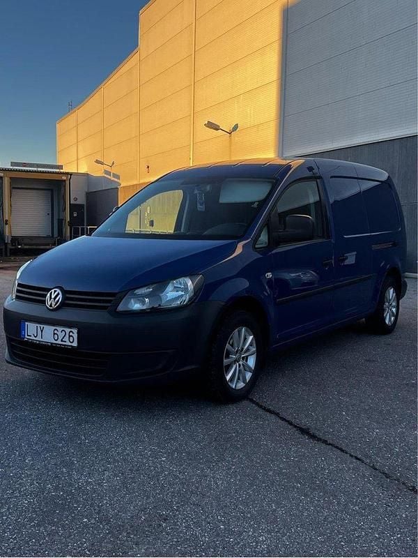 Blå Begagnad 2014 VW Caddy Maxi Minibuss | 75 000 kr (Marknadspris) - Bild 1/4