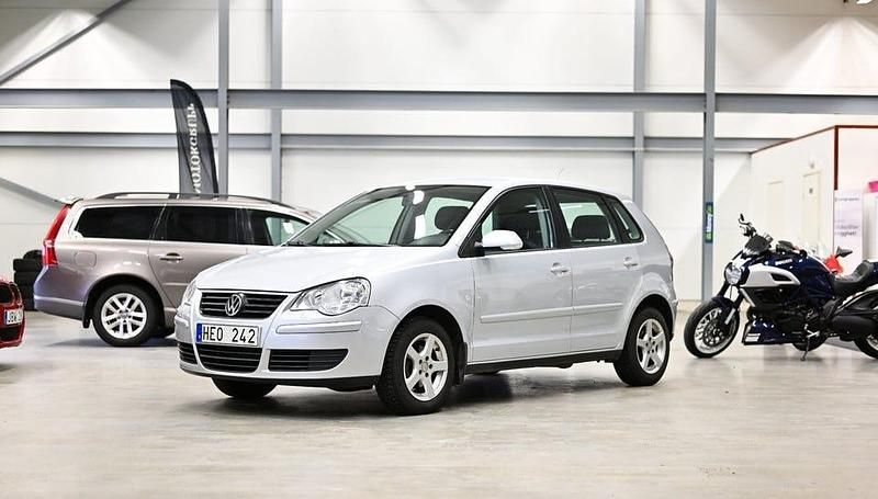 Silver Begagnad 2007 VW Polo Comfortline Halvkombi | 44 500 kr (Lite dyr) - Bild 1/4