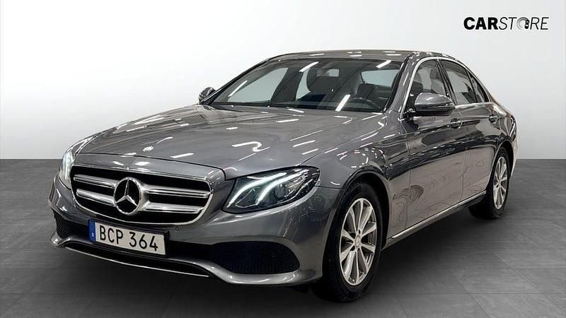 Grå Begagnad 2017 Mercedes E220 Sedan | 199 900 kr (Superpris) - Bild 1/4