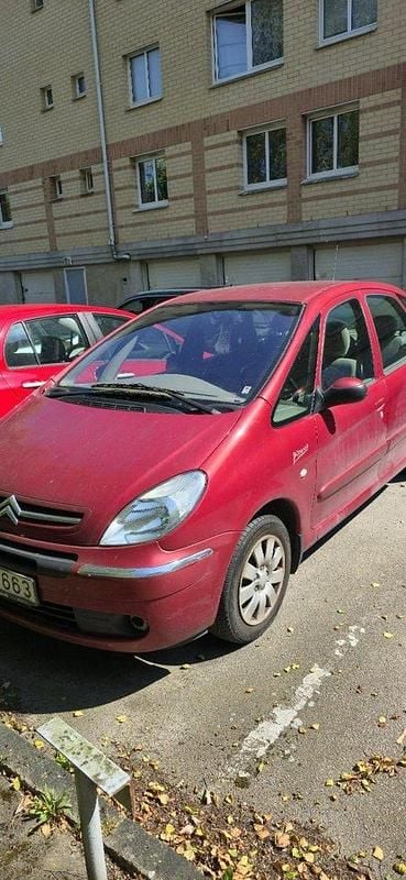 Röd Begagnad 2005 Citroën Xsara Picasso Minibuss | 9 000 kr - Bild 1/4